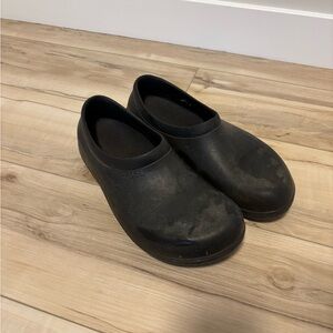 Crocs Men’s Size 11 Slip-on Black Shoes For Sale